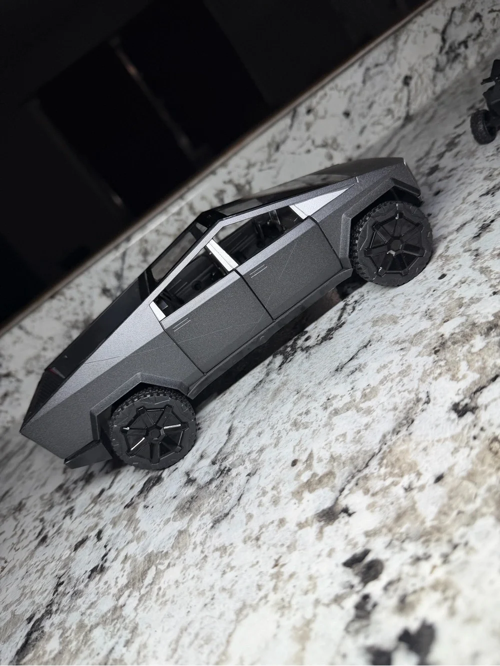 Cyber truck with cyber atv 1:24 scale Xinhaodi metal diecast model